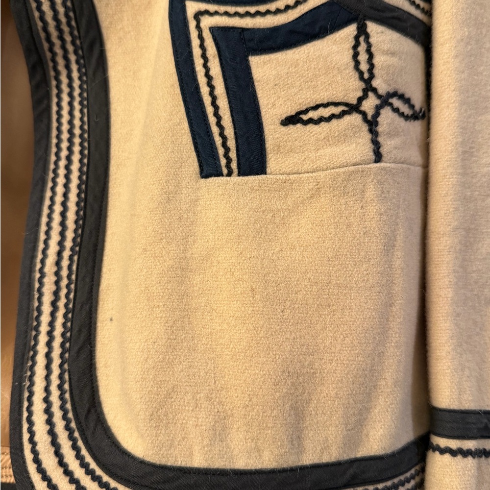 Beautiful Vintage Cream Wool Women’s Blazer, Black details, Small - Picture 4 of 13